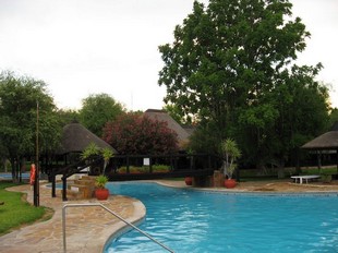 732 Namibia Okt 2006 Mokuti-Lodge.JPG